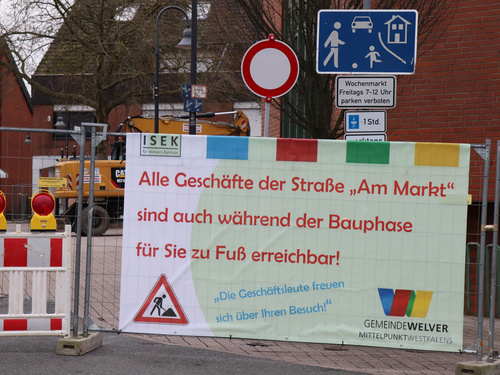 Plakat: Die Geschäfte sind erreichbar